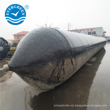 Lanzamiento de la nave levantando bolsas de aire de goma marina